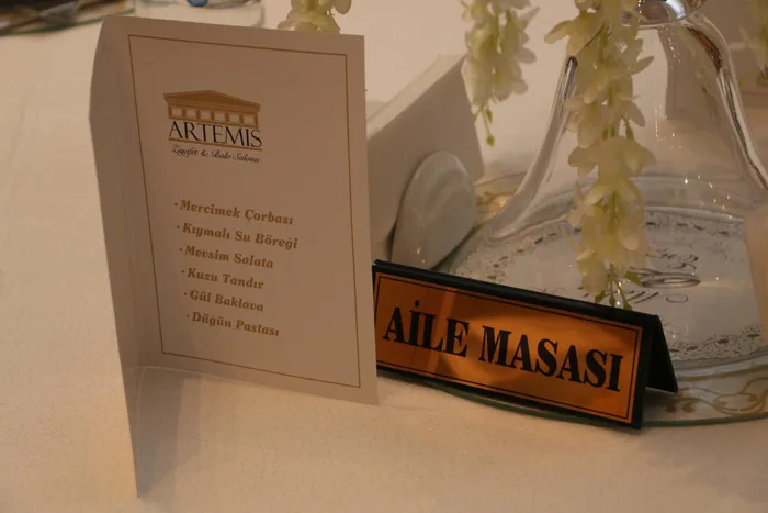 Aile masası ve davet detayları